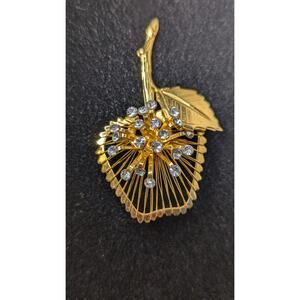 Wirework Apple and stem rhinestones gold tone brooch pin unsigned vintage